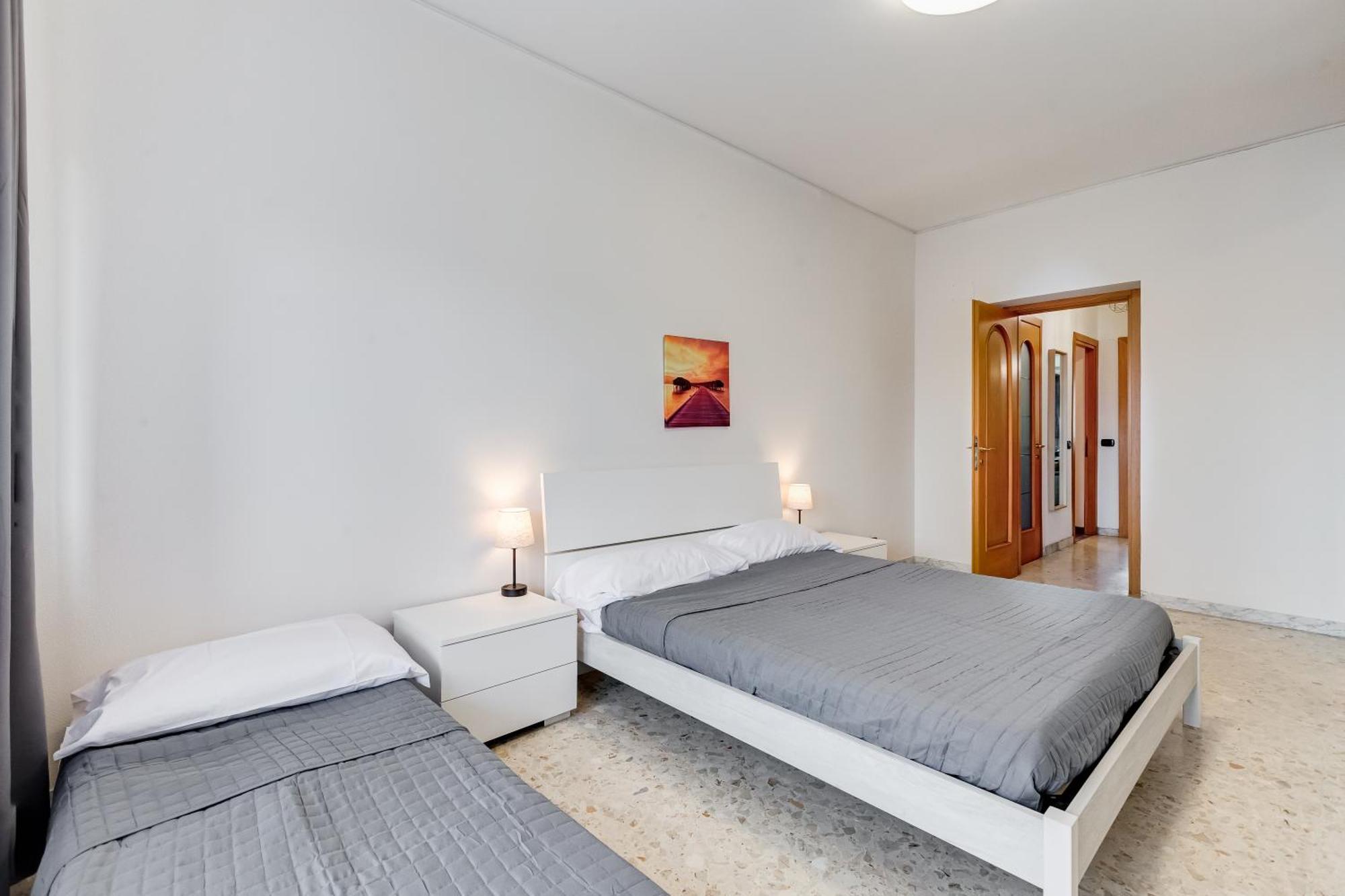 Apartamento Moderno Sopra Metro A E Parco Degli Acquedotti